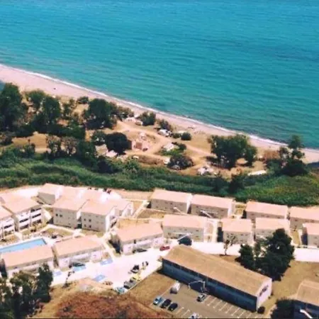 Front De + Piscine Apartment