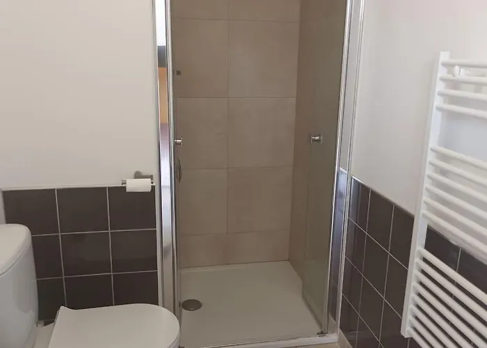 Front De + Piscine Appartement