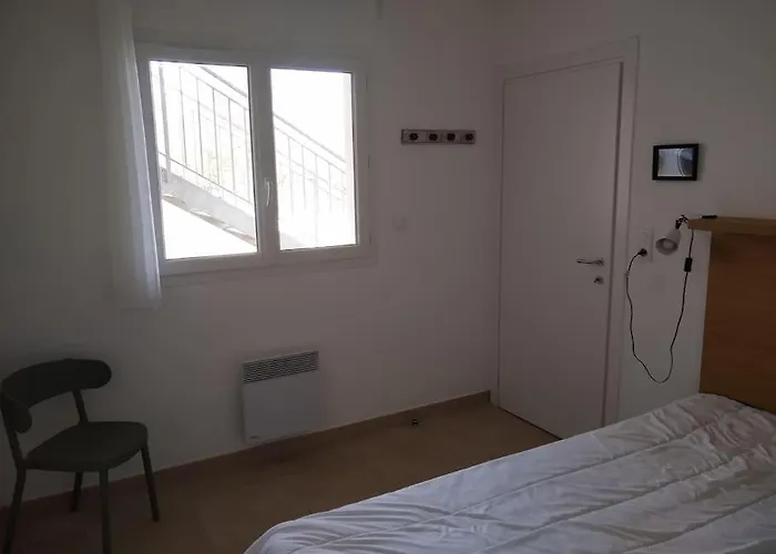 Front De + Piscine Appartement *