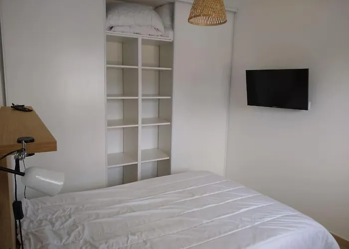 Front De + Piscine Appartement Linguizzetta