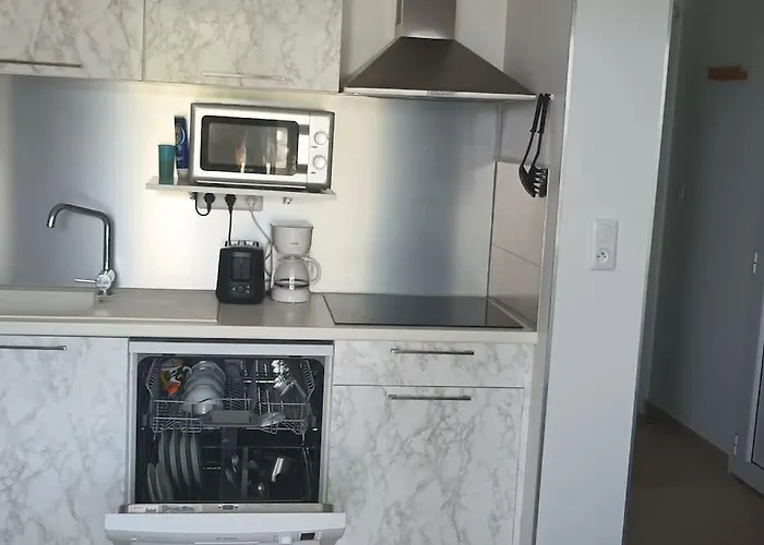 Front De + Piscine Linguizzetta